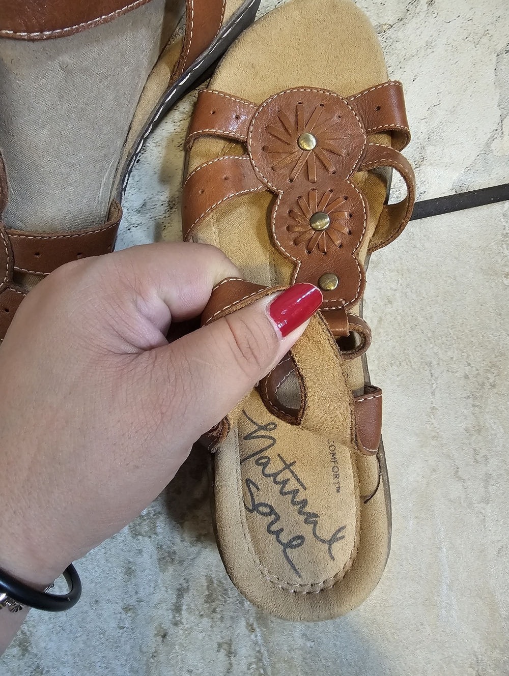 SOUL Naturalizer Brown Leather Floral T-Strap Wedge Sandals - Picture 4 of 6